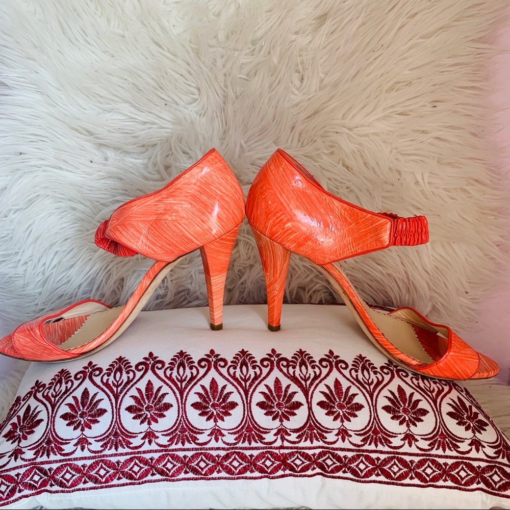 Auth Oscar de La Renta GlossyCoral PatentLeather👠
